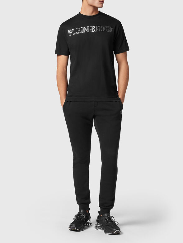 Contrast logo print T-shirt in black - 3