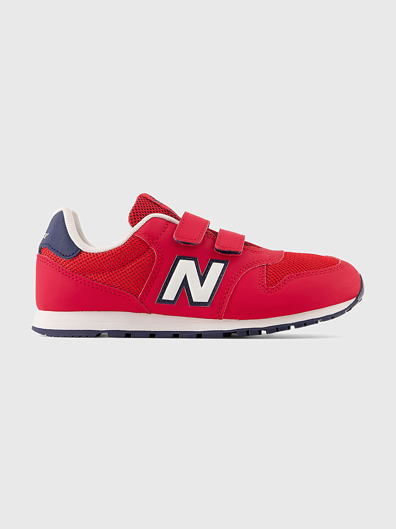 500 red sports shoes with logo detail brand New Balance