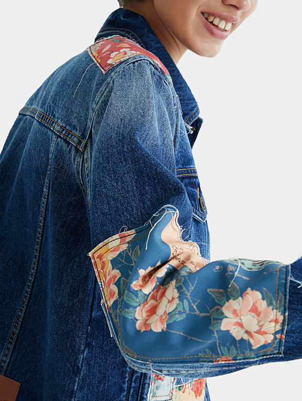 Denim jacket with floral motifs - 5