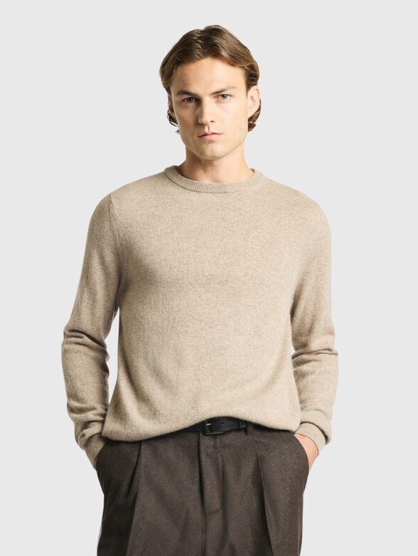 Cashmere sweater with an oval neckline - 1