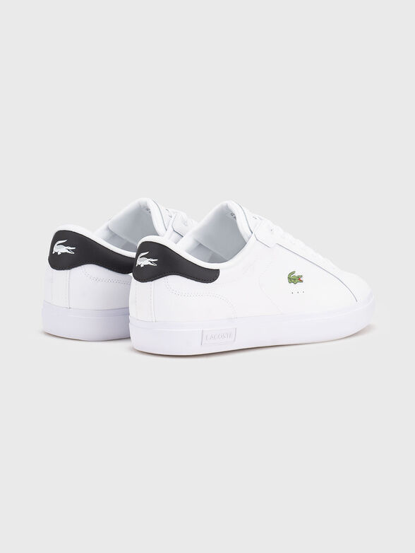 White sports shoes with logo detail - 3