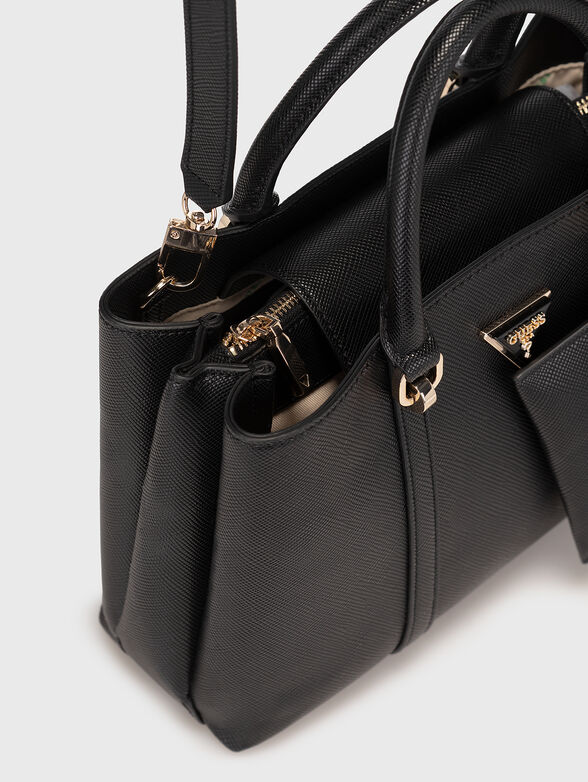 Bag with removable accessory - 6