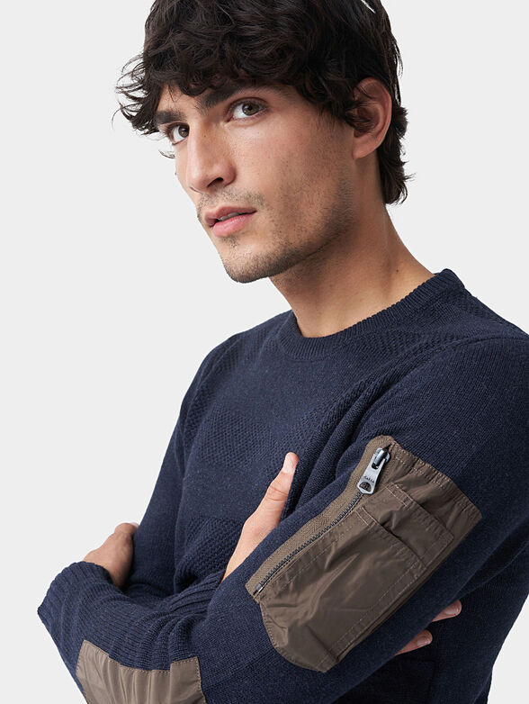 Sweater with pocket on the arm - 4