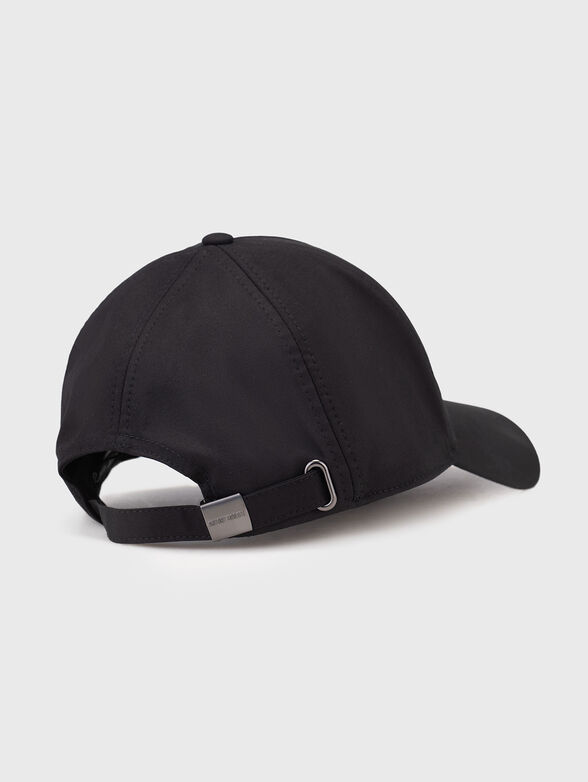 Black baseball cap with embossed logo - 2