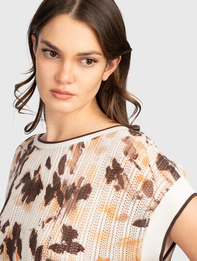Short-sleeved sweater with floral motifs - 4