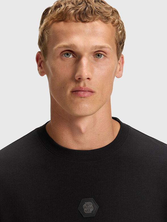 T-shirt with oval neckline in gray - 4