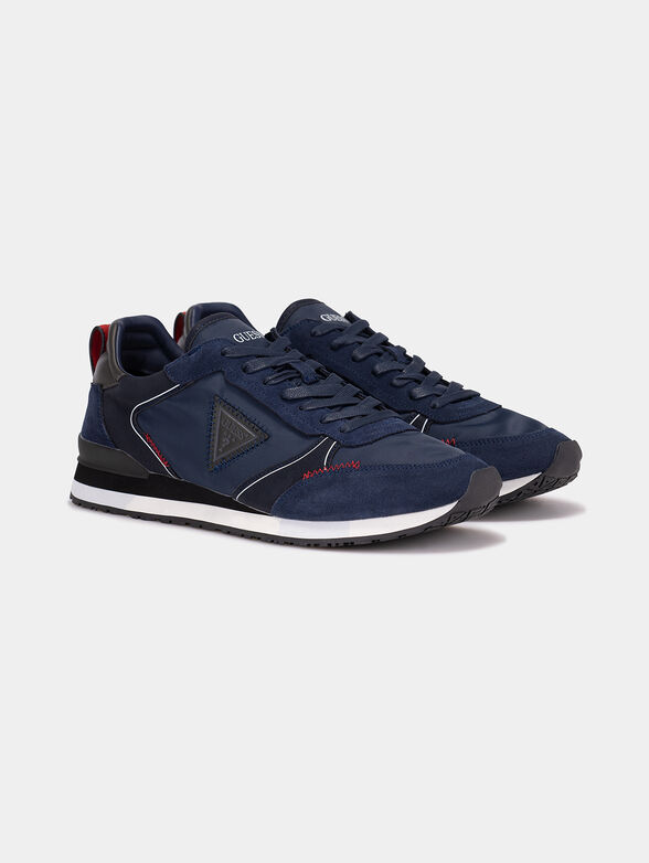 Sport shoes with trianglular logo patch - 2