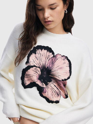 Sweater with floral embroidery - 4
