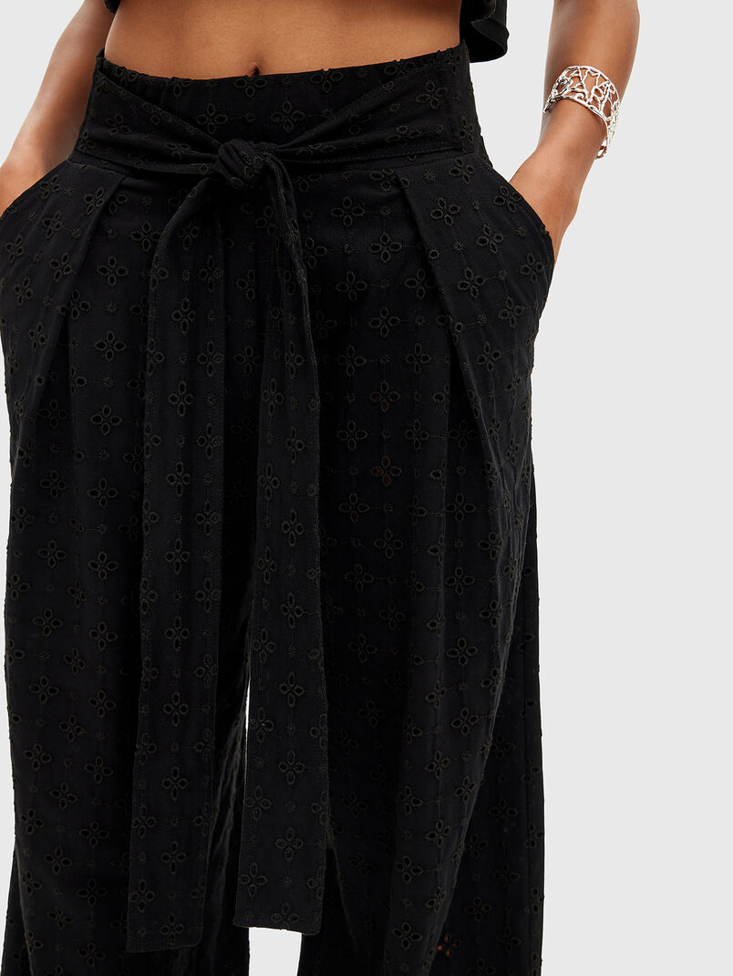 Black pants with English embroidery - 3