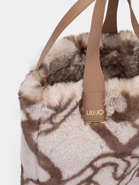 Handbag with fluffy faux fur - 4