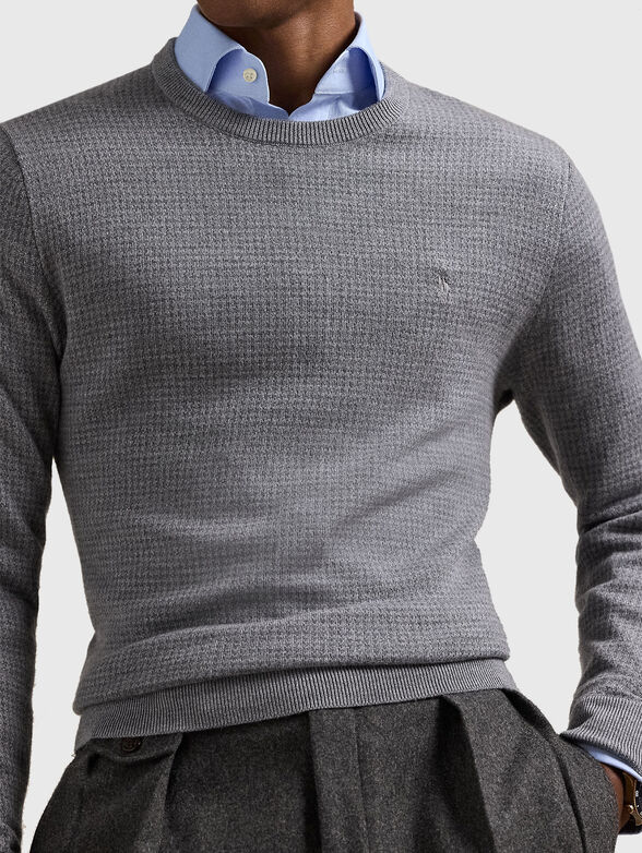 Wool sweater with an oval neckline - 4