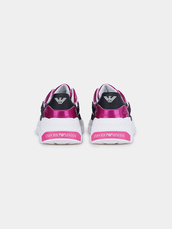 Sports shoes with shiny details - 3