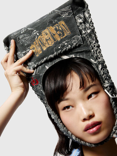 Small black bag with print - 5