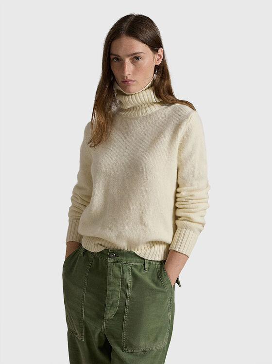 Вълнен пуловер в цвят екрю - 1