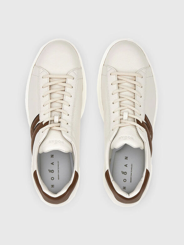 Leather sneakers with a logo detail - 6