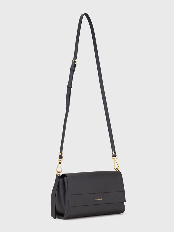 Leather bag with accent handle - 2