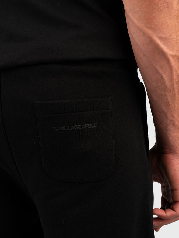 Sports shorts with logo patch - 3