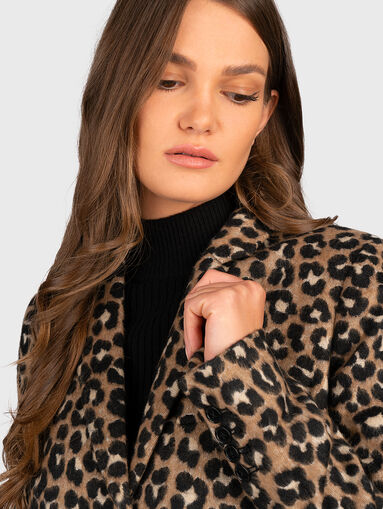 Coat with animal print - 3