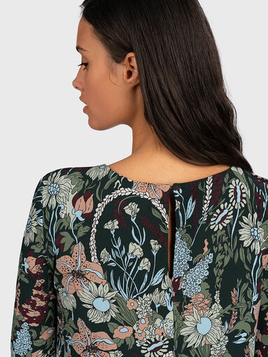 Dress with floral print and long sleeves - 4