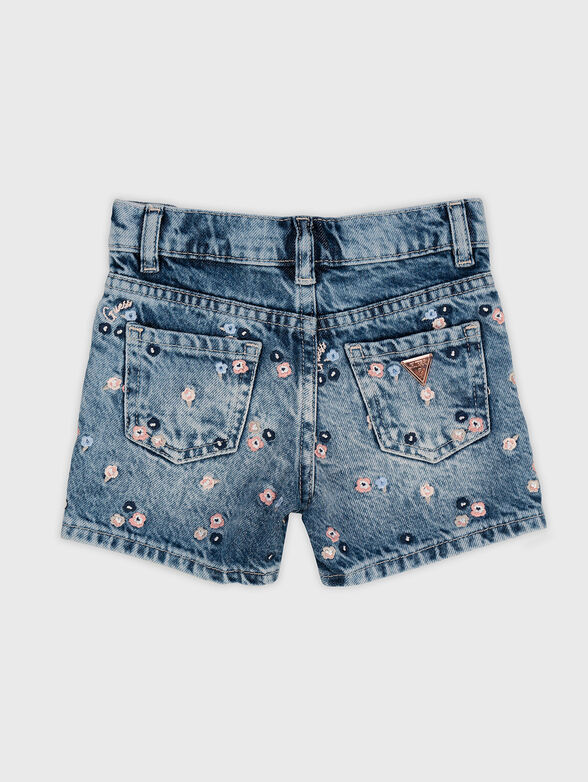 Short denim pants with floral embroidery - 2