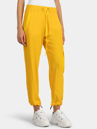 Yellow cargo trousers - 4