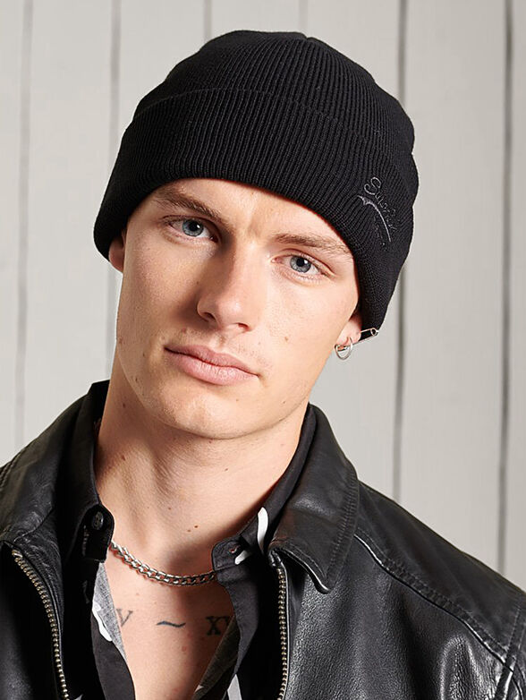 Beanie with embroidered logo - 1