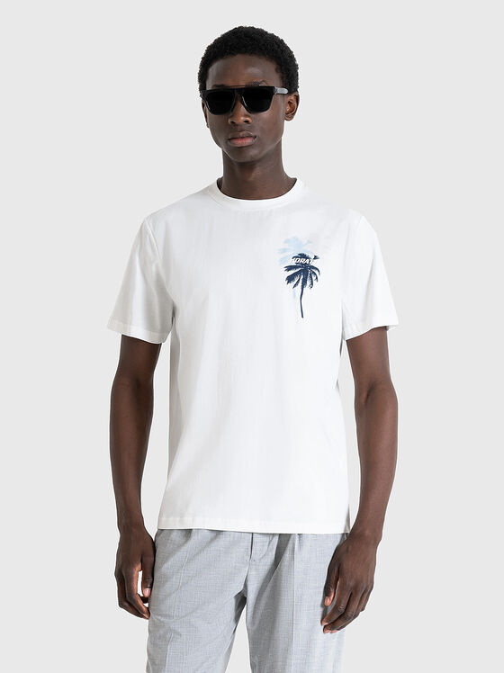 Бяла тениска с тропически принт - 1