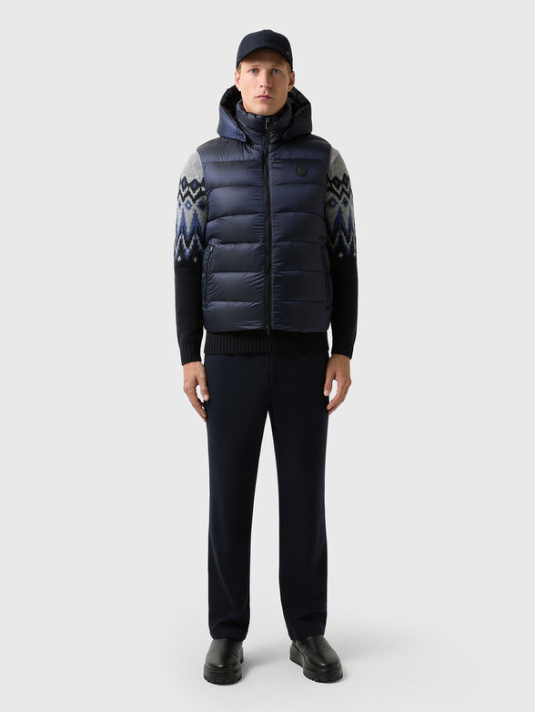 HOLGER vest with removable hood and logo - 2