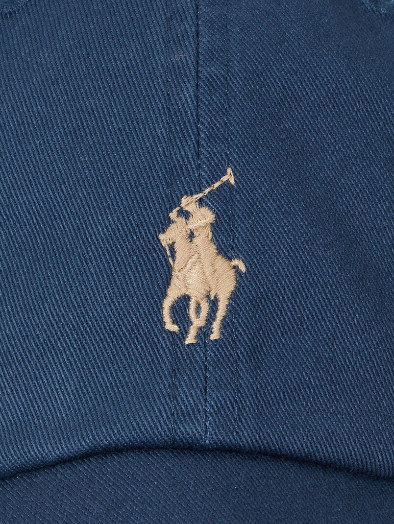 Dark blue cap with a logo - 3
