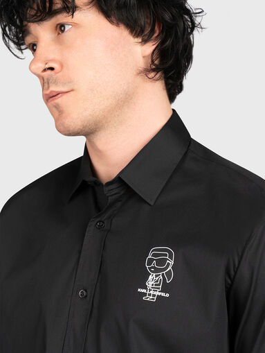 Black shirt with contrasting logo motif - 4