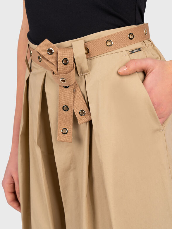 Beige trousers with wide legs - 4