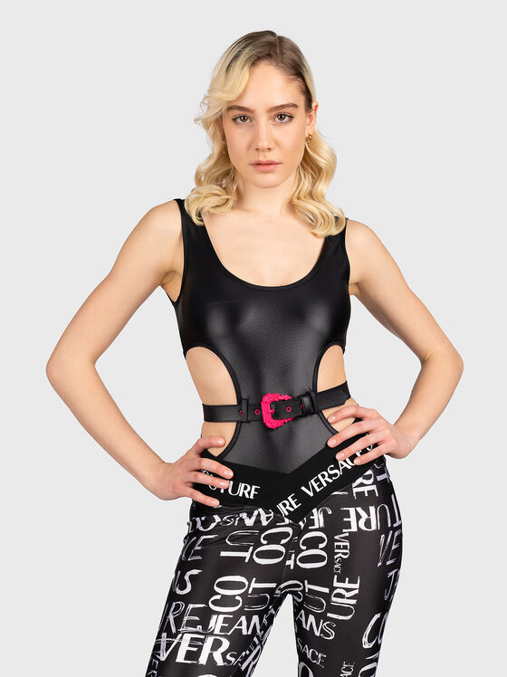 Боди с изрязани елементи в черен цвят - 1