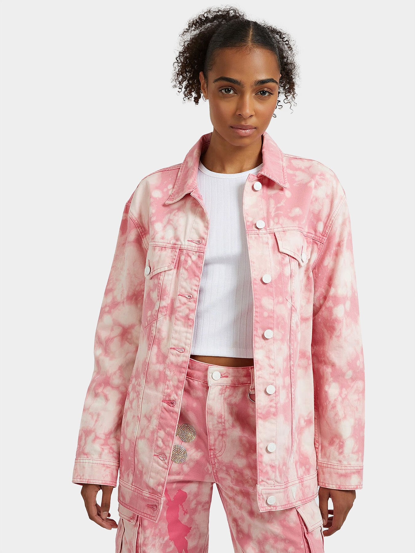 LANEY denim jacket with art detail on the back brand GUESS Globalbrandsstore en
