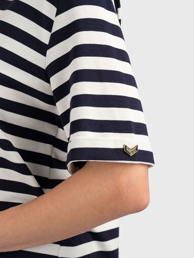 Striped V-neck T-shirt with studs - 5