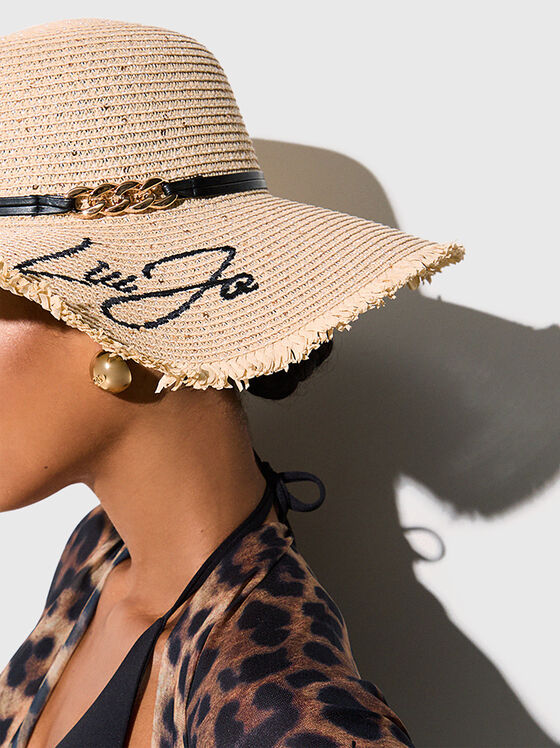 Knitted hat with embroidered logo - 2