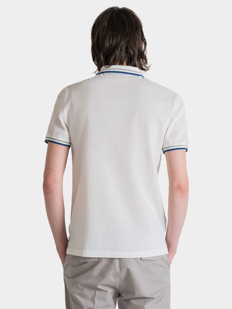 Blue polo shirt with accent collar and sleeves - 3