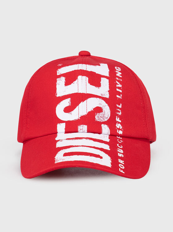 Червена шапка с лого принт - 1