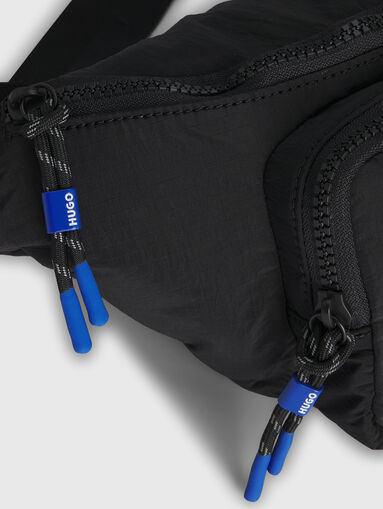 Contrasting details bumbag - 3