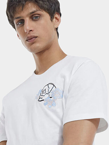 Blue T-shirt with embroidery - 4