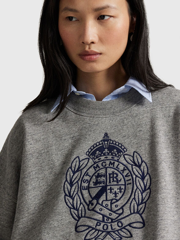 Embroidered crest fleece crewneck - 4