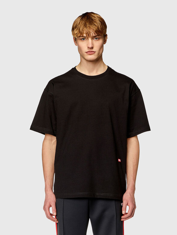 T-BOXT logo-print T-shirt in black  - 1