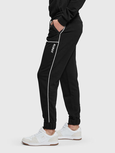 Sports trousers with contrasting details  - 4