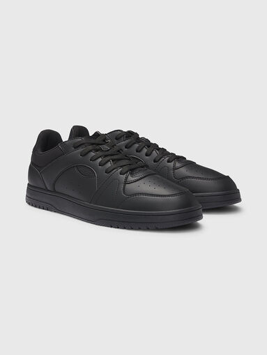 Sports shoes with logo - 3