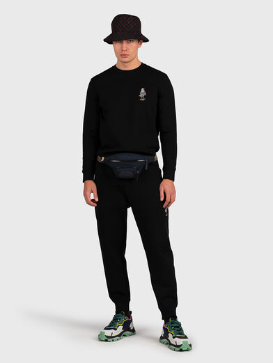 Black sweatshirt with logo patch - 2