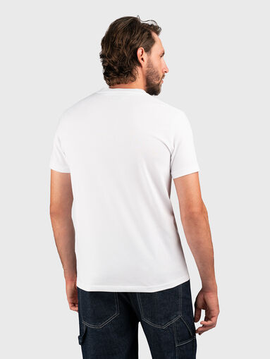 Black T-shirt with contrasting logo accent - 3