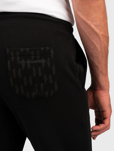 Black sports trousers with contrast logo - 3