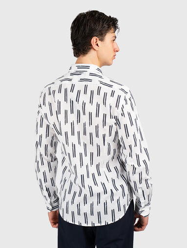  Shirt with an abstract print - 3