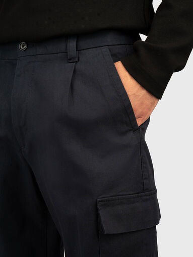 Cargo pants with darts - 4