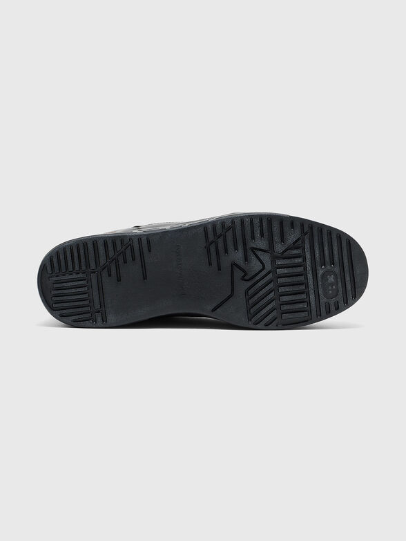 Sneakers with a logo detail - 5
