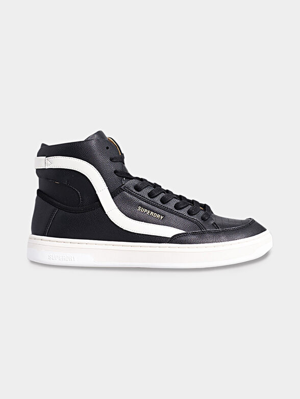 Sports shoes with contrasting stripe - 4
